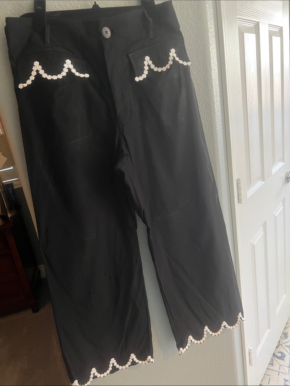 Maeve Black Wide-Leg Capris with White Scallop Trim